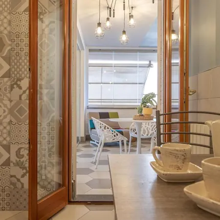 Elfaro Kitty - Stylish Close To S. Peter Rom