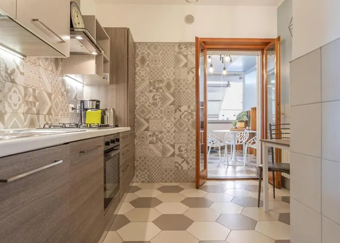 Kitty - Close To The Vatican *