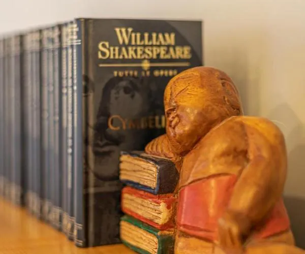 Kitty - Close To The Vatican *